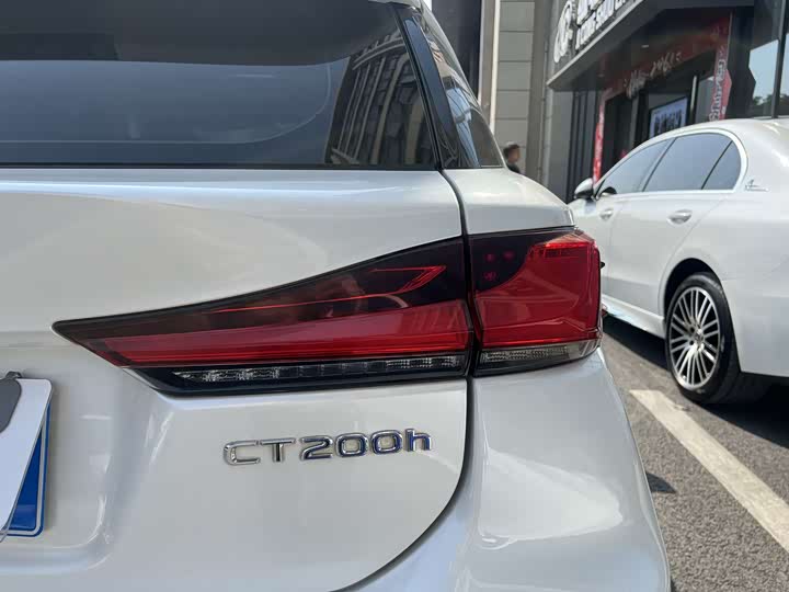 Фото 9 - Lexus CT 200h