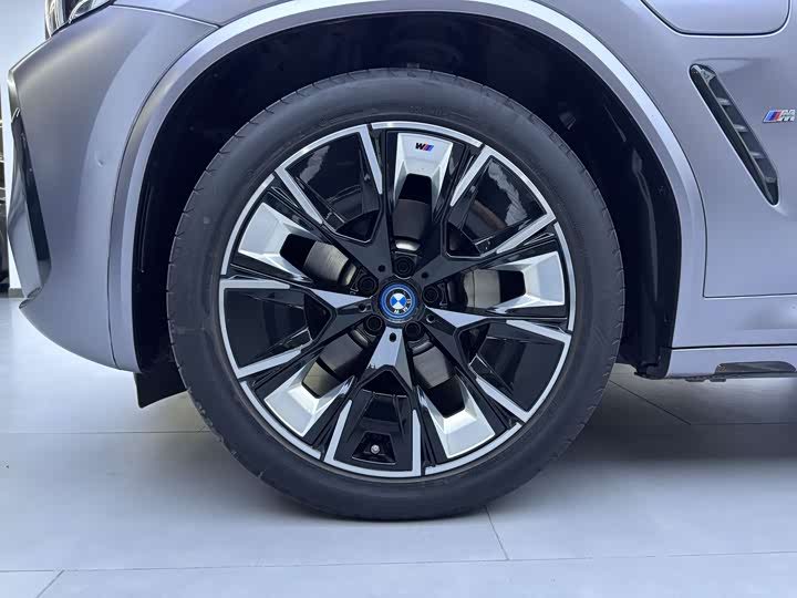 Фото 9 - BMW iX3