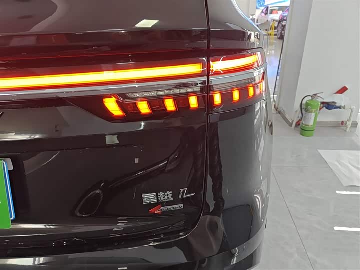 Фото 8 - Geely Monjaro