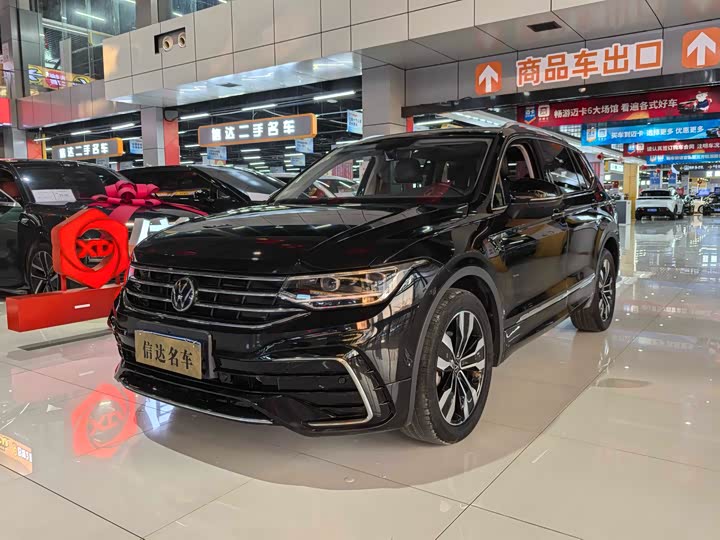 Фото 1 - Volkswagen Tiguan L Pro