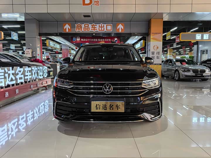 Фото 2 - Volkswagen Tiguan L Pro