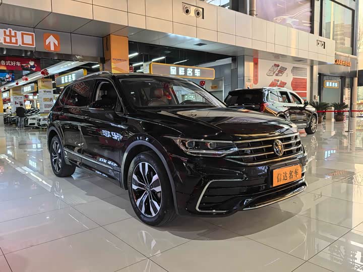 Фото 3 - Volkswagen Tiguan L Pro