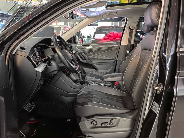 Фото 6 - Volkswagen Tiguan L Pro