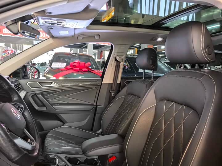 Фото 7 - Volkswagen Tiguan L Pro