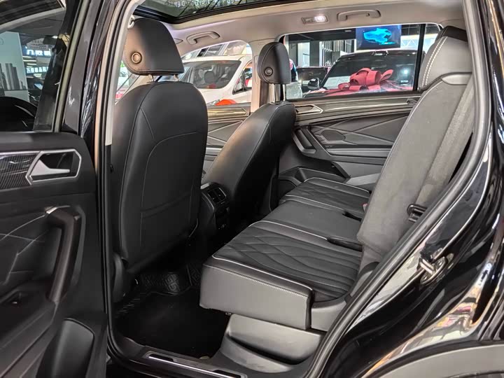 Фото 8 - Volkswagen Tiguan L Pro