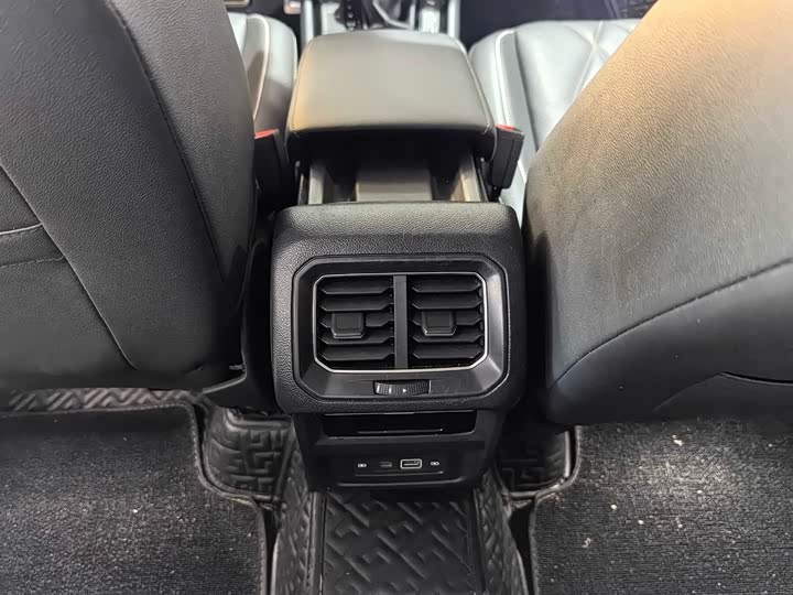 Фото 9 - Volkswagen Tiguan L Pro