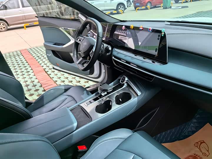 Фото 7 - MG Motor 7