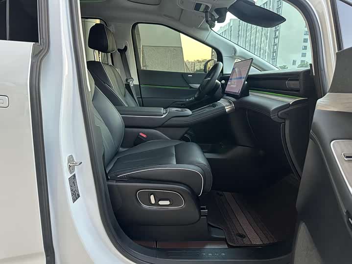 Фото 6 - XPeng X9