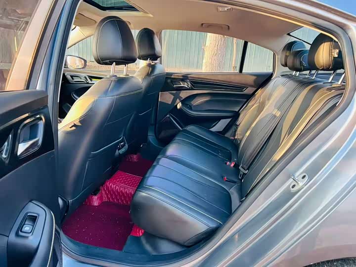 Фото 5 - Roewe i5