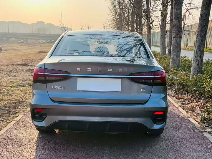 Фото 8 - Roewe i5