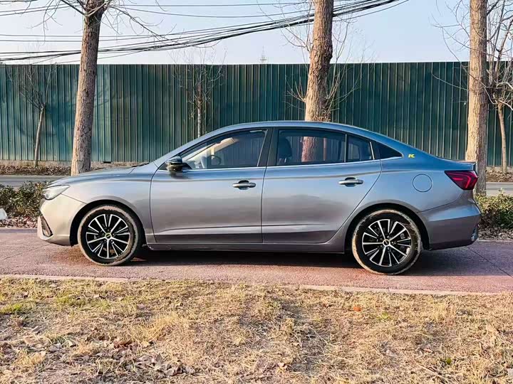 Фото 9 - Roewe i5