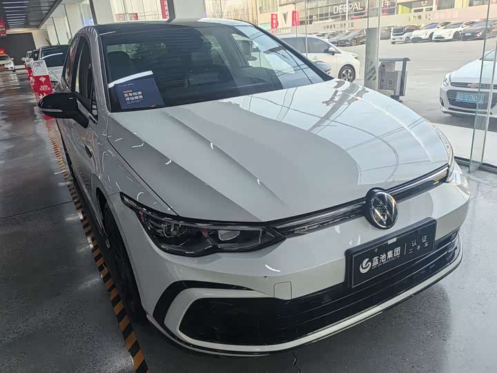 Фото 3 - Volkswagen Golf