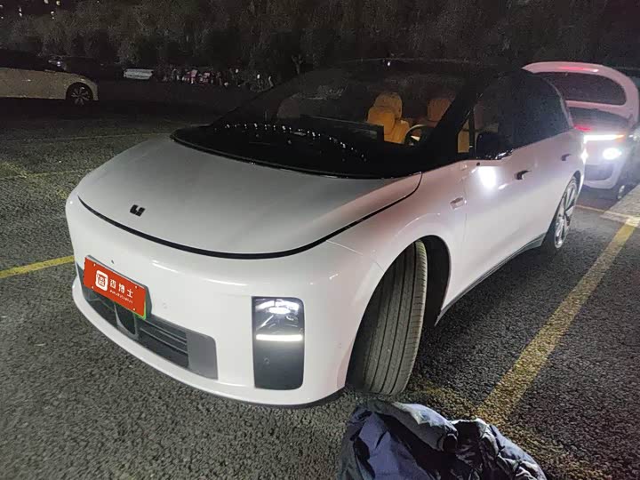 Фото 1 - LiXiang i6