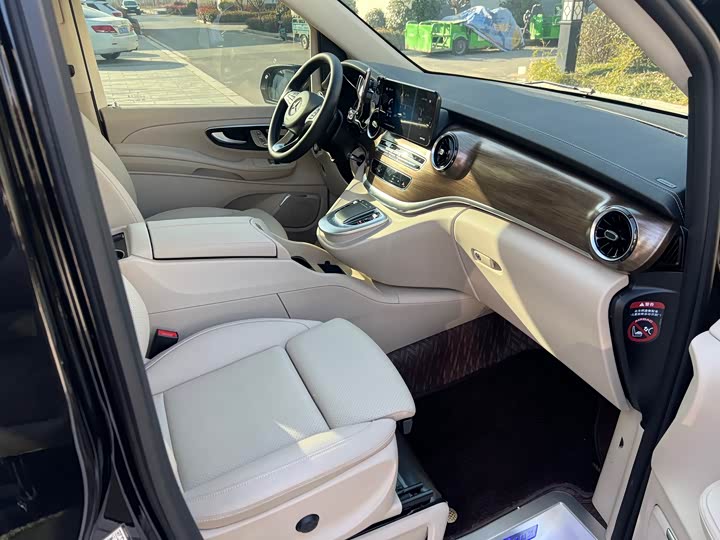 Фото 9 - Mercedes-Benz V-Class