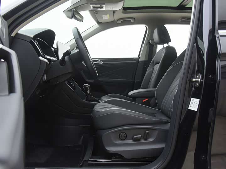 Фото 6 - Volkswagen Tiguan L Hybrid