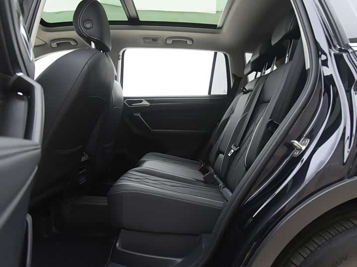 Фото 7 - Volkswagen Tiguan L Hybrid