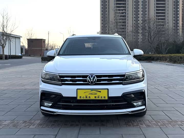 Фото 2 - Volkswagen Tiguan L Pro