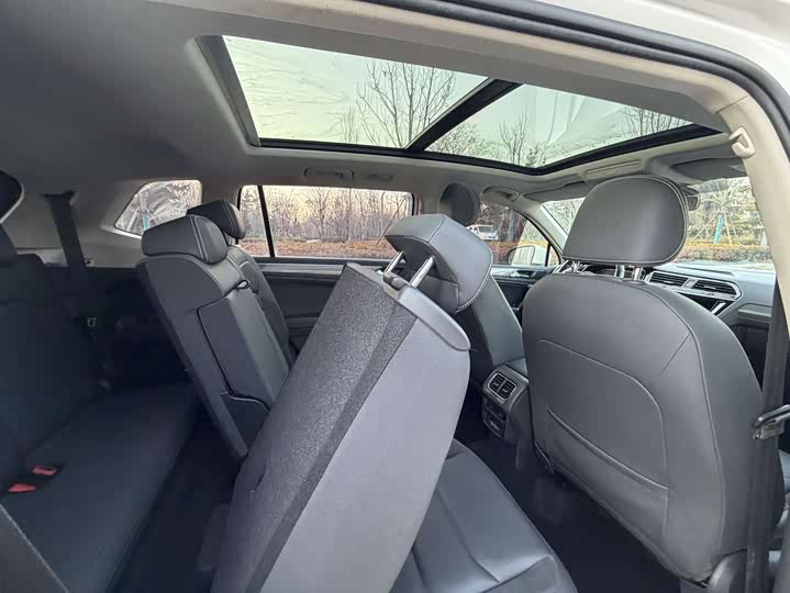 Фото 7 - Volkswagen Tiguan L Pro