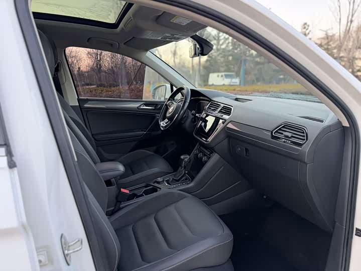 Фото 8 - Volkswagen Tiguan L Pro