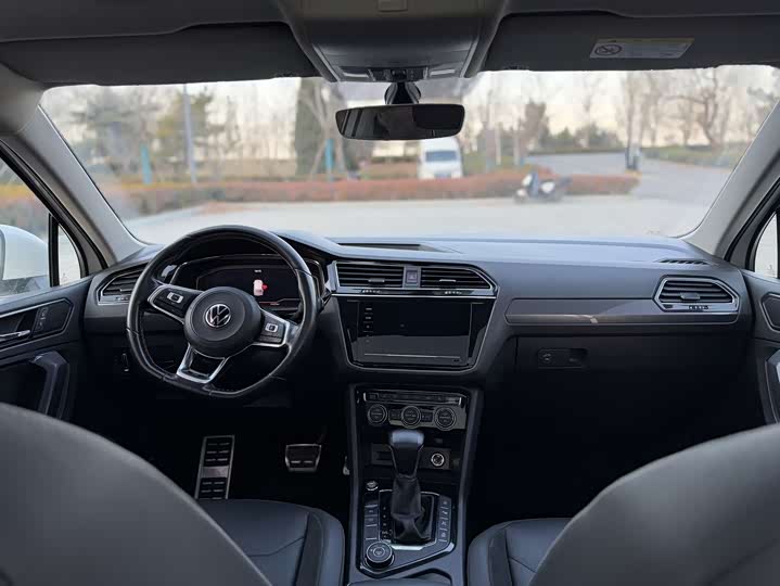 Фото 9 - Volkswagen Tiguan L Pro