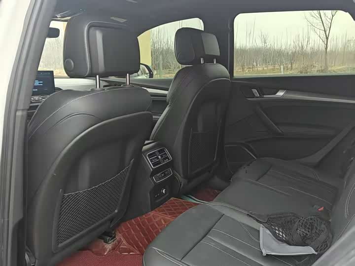 Фото 6 - Audi Q5L