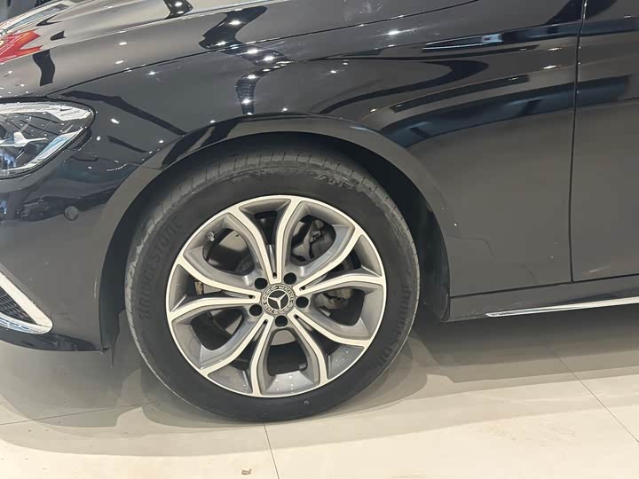 Фото 3 - Mercedes-Benz E-Class