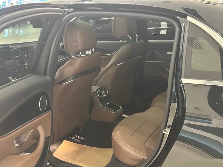 Фото 6 - Mercedes-Benz E-Class