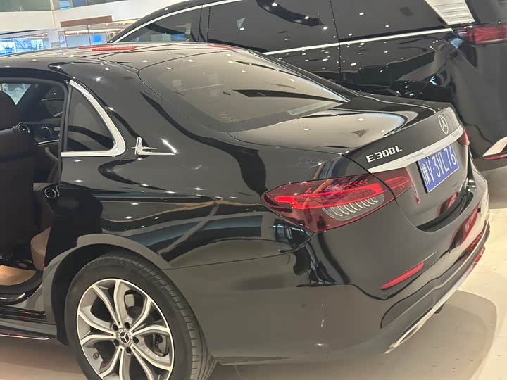 Фото 7 - Mercedes-Benz E-Class