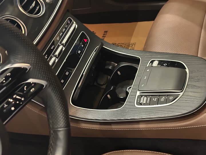 Фото 9 - Mercedes-Benz E-Class