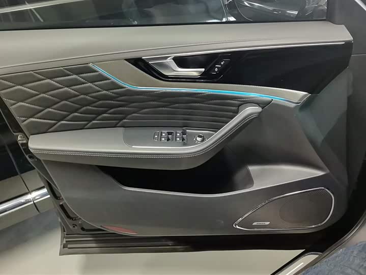 Фото 7 - Hongqi HS5