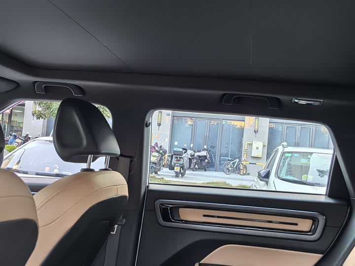 Фото 9 - Geely Icon