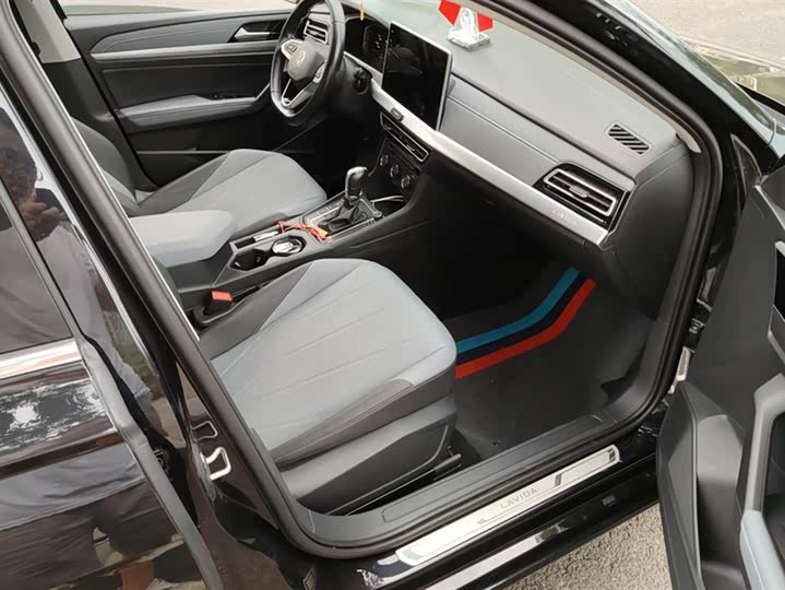 Фото 8 - Volkswagen Lavida