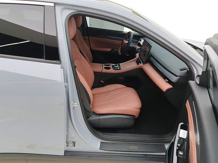 Фото 8 - Geely Galaxy L6