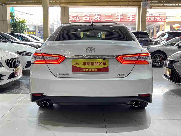 Фото 5 - Toyota Camry