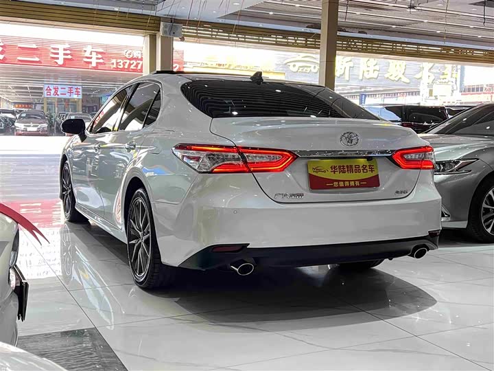 Фото 6 - Toyota Camry