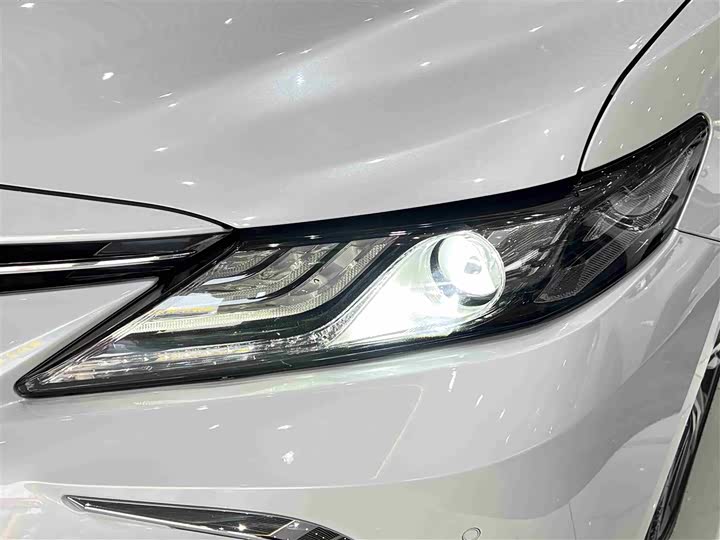 Фото 7 - Toyota Camry