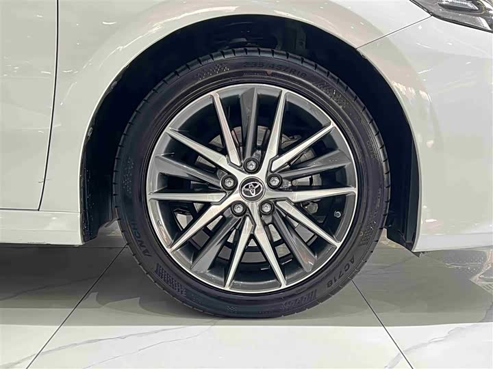 Фото 9 - Toyota Camry