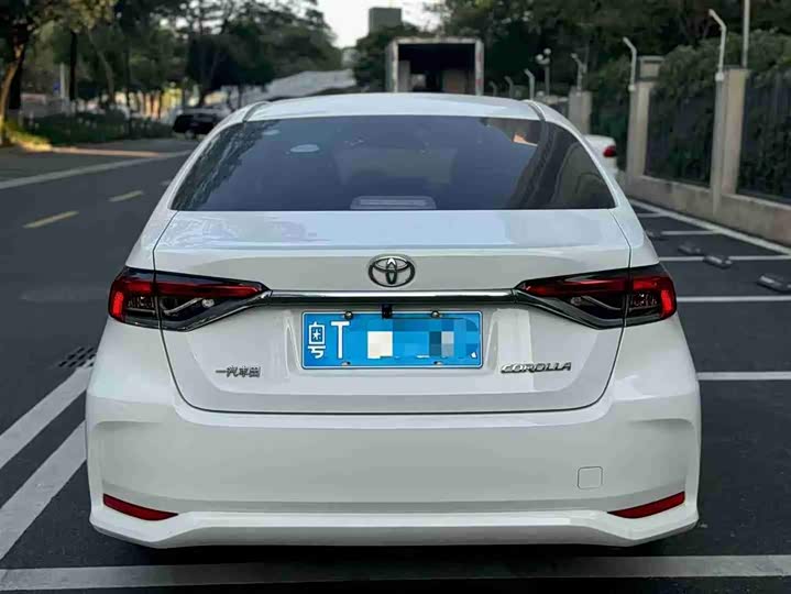 Фото 5 - Toyota Corolla