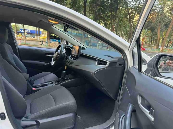 Фото 8 - Toyota Corolla