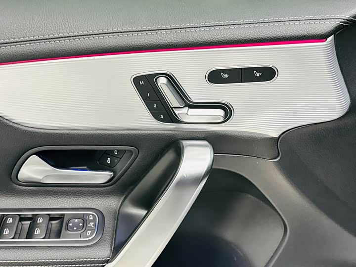 Фото 8 - Mercedes-Benz A-Class AMG