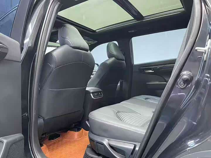 Фото 6 - Toyota Crown Kluger