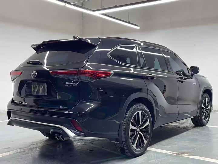 Фото 9 - Toyota Crown Kluger