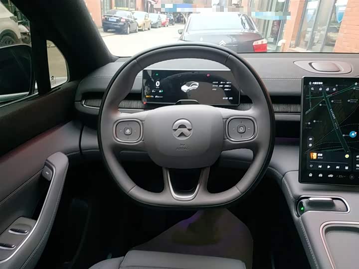 Фото 3 - Nio EC6