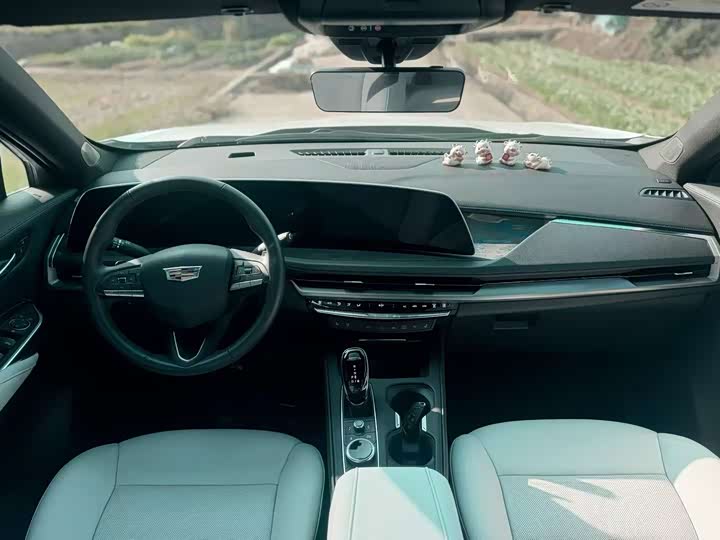 Фото 4 - Cadillac XT4