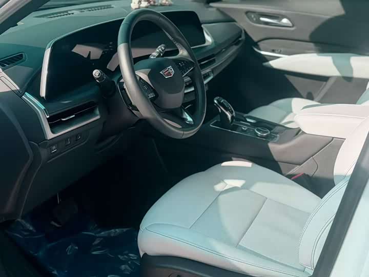 Фото 6 - Cadillac XT4