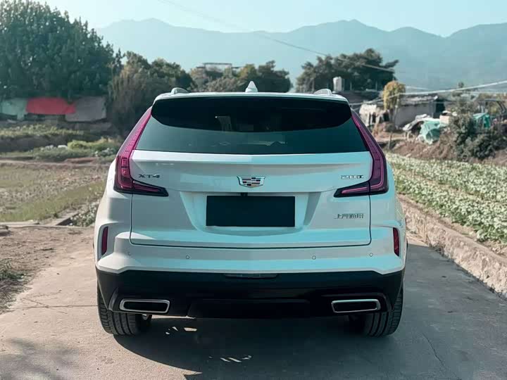 Фото 8 - Cadillac XT4