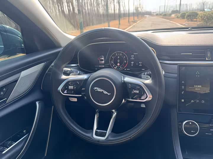 Фото 6 - Jaguar XF L