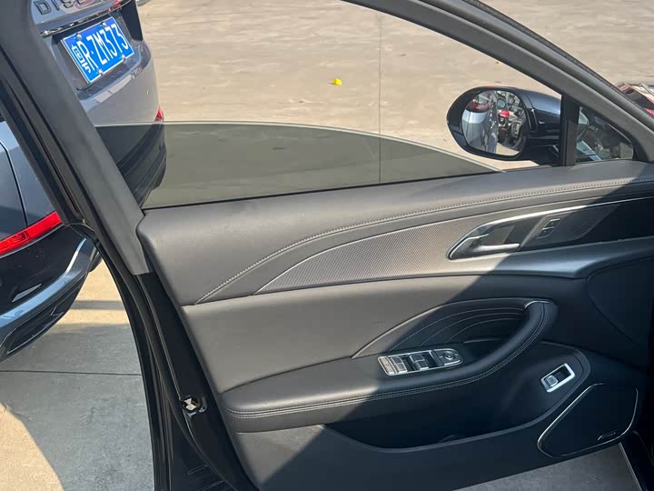 Фото 5 - Hongqi H5