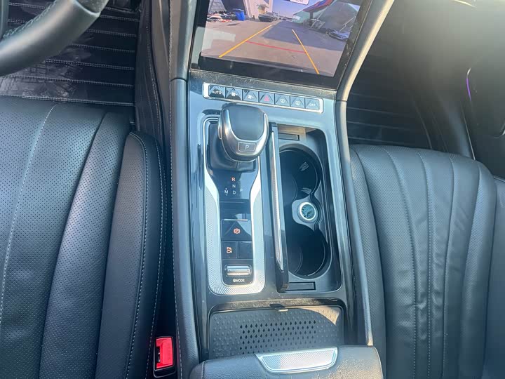 Фото 9 - Hongqi H5