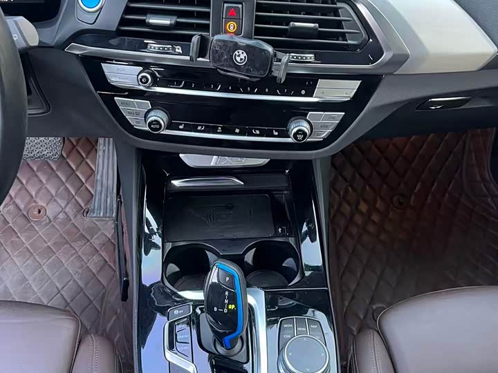 Фото 8 - BMW iX3